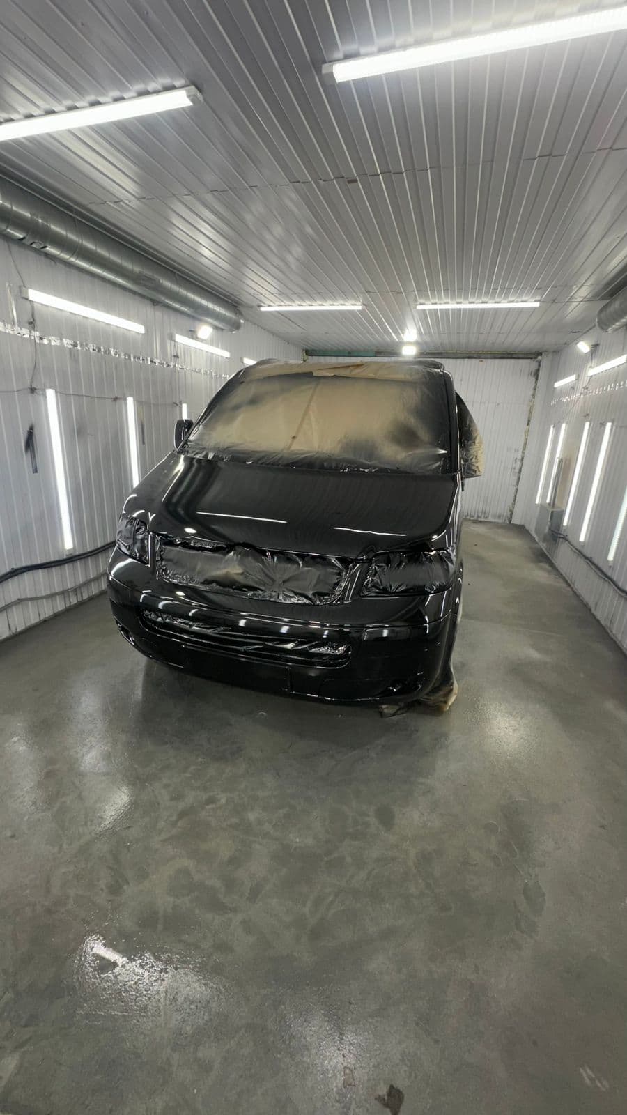 VW Multivan — чёрный, другой ракурс